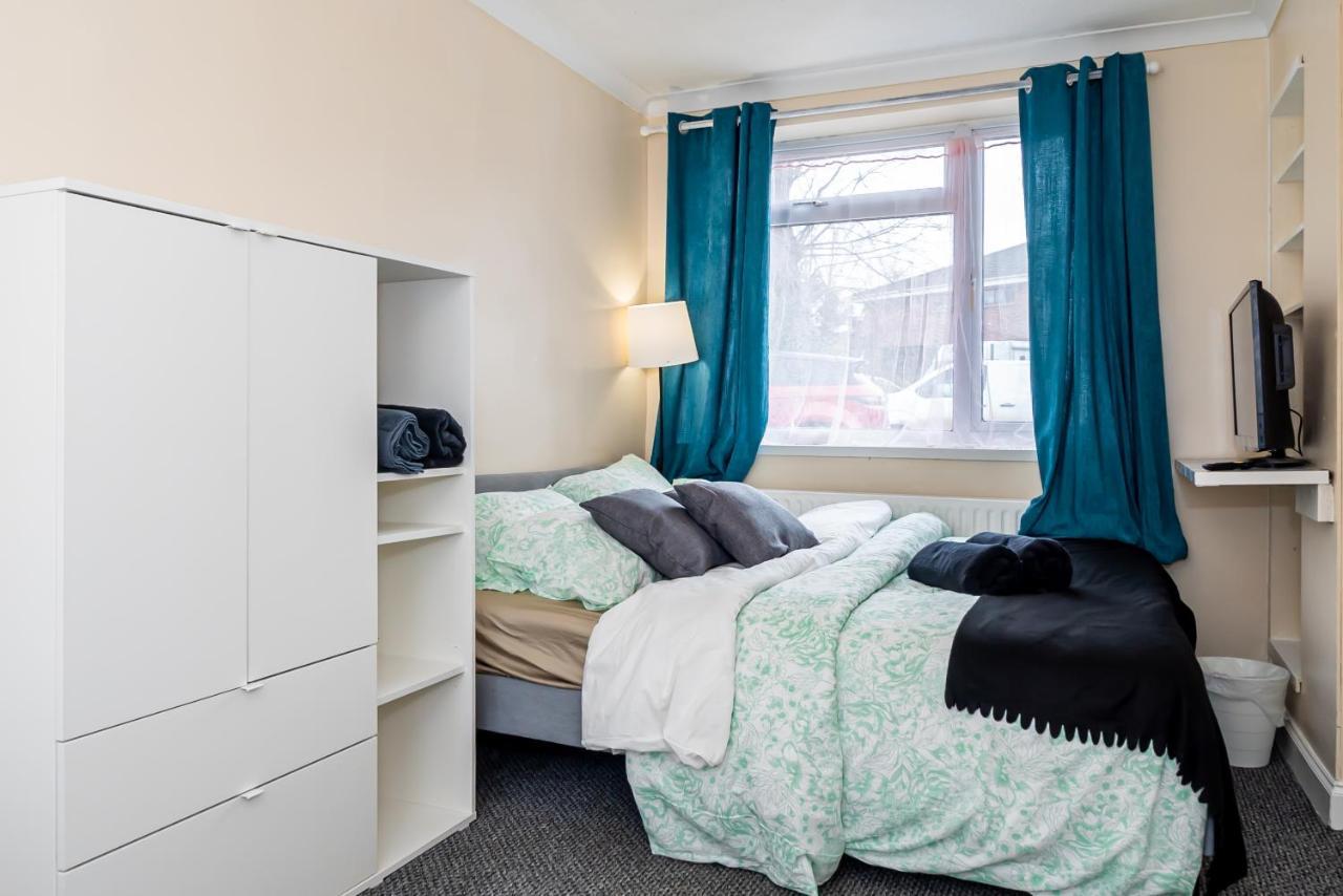 Shirley House 3, Guest House, Self Catering, Self Check In With Smart Locks, Use Of Fully Equipped Kitchen, Close To City Centre, Ideal For Longer Stays, Walking Distance To Bat, 20 Min Drive To Fawley Refinery, Excellent Transport Links Саутгемптон Экстерьер фото