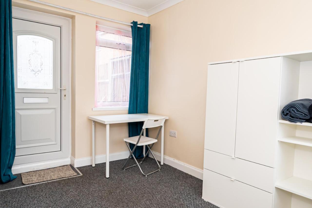 Shirley House 3, Guest House, Self Catering, Self Check In With Smart Locks, Use Of Fully Equipped Kitchen, Close To City Centre, Ideal For Longer Stays, Walking Distance To Bat, 20 Min Drive To Fawley Refinery, Excellent Transport Links Саутгемптон Экстерьер фото