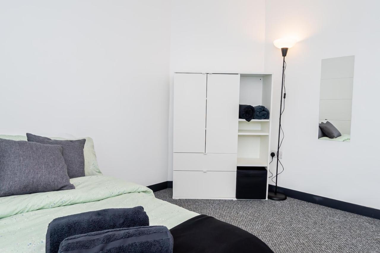 Shirley House 3, Guest House, Self Catering, Self Check In With Smart Locks, Use Of Fully Equipped Kitchen, Close To City Centre, Ideal For Longer Stays, Walking Distance To Bat, 20 Min Drive To Fawley Refinery, Excellent Transport Links Саутгемптон Экстерьер фото