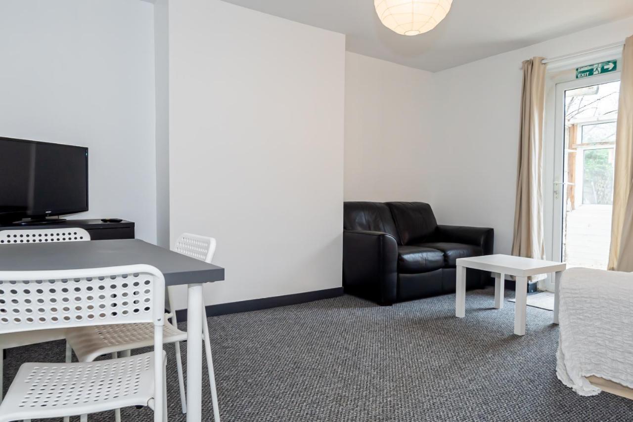 Shirley House 3, Guest House, Self Catering, Self Check In With Smart Locks, Use Of Fully Equipped Kitchen, Close To City Centre, Ideal For Longer Stays, Walking Distance To Bat, 20 Min Drive To Fawley Refinery, Excellent Transport Links Саутгемптон Экстерьер фото